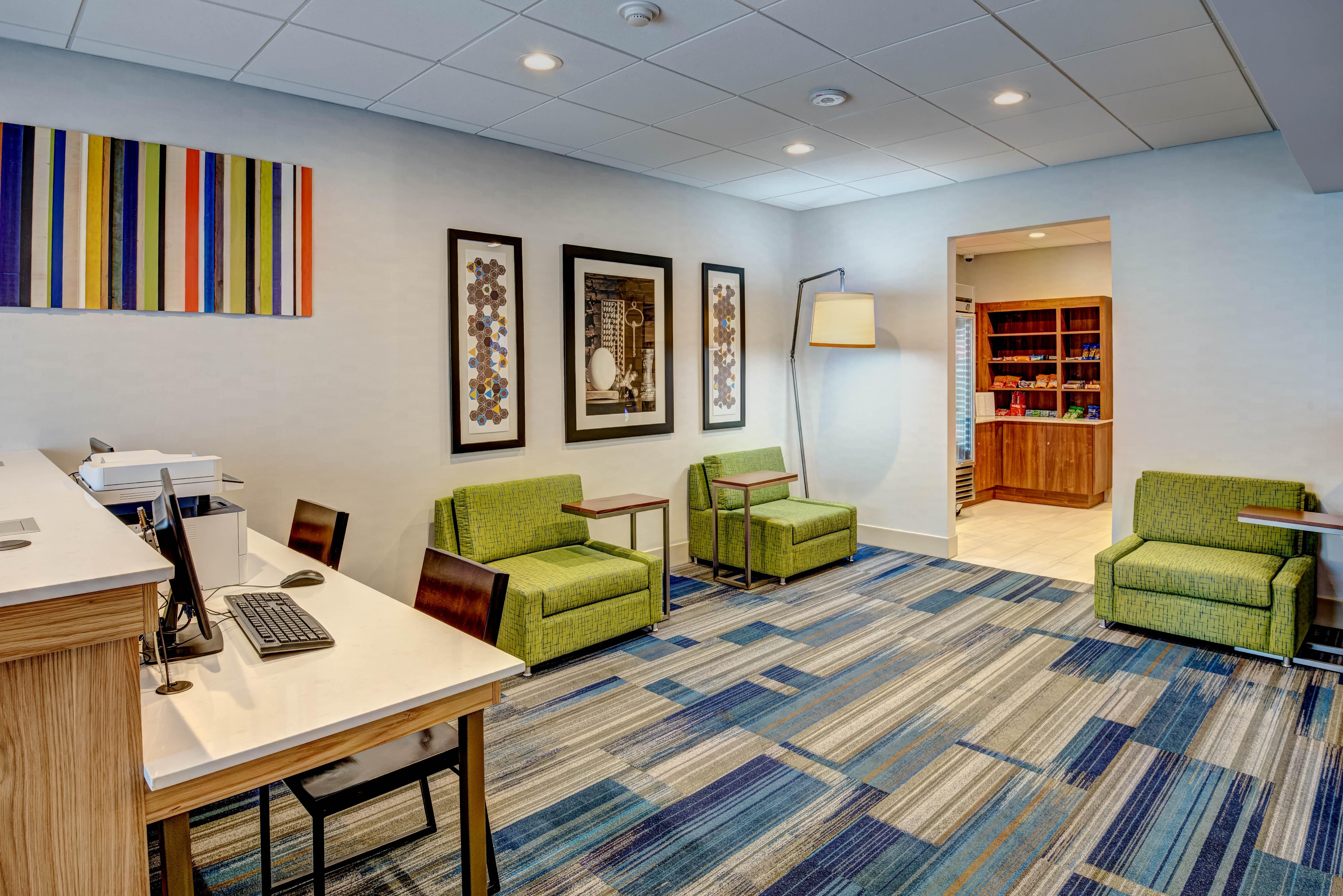 אבנל Holiday Inn Express Woodbridge By Ihg מראה חיצוני תמונה