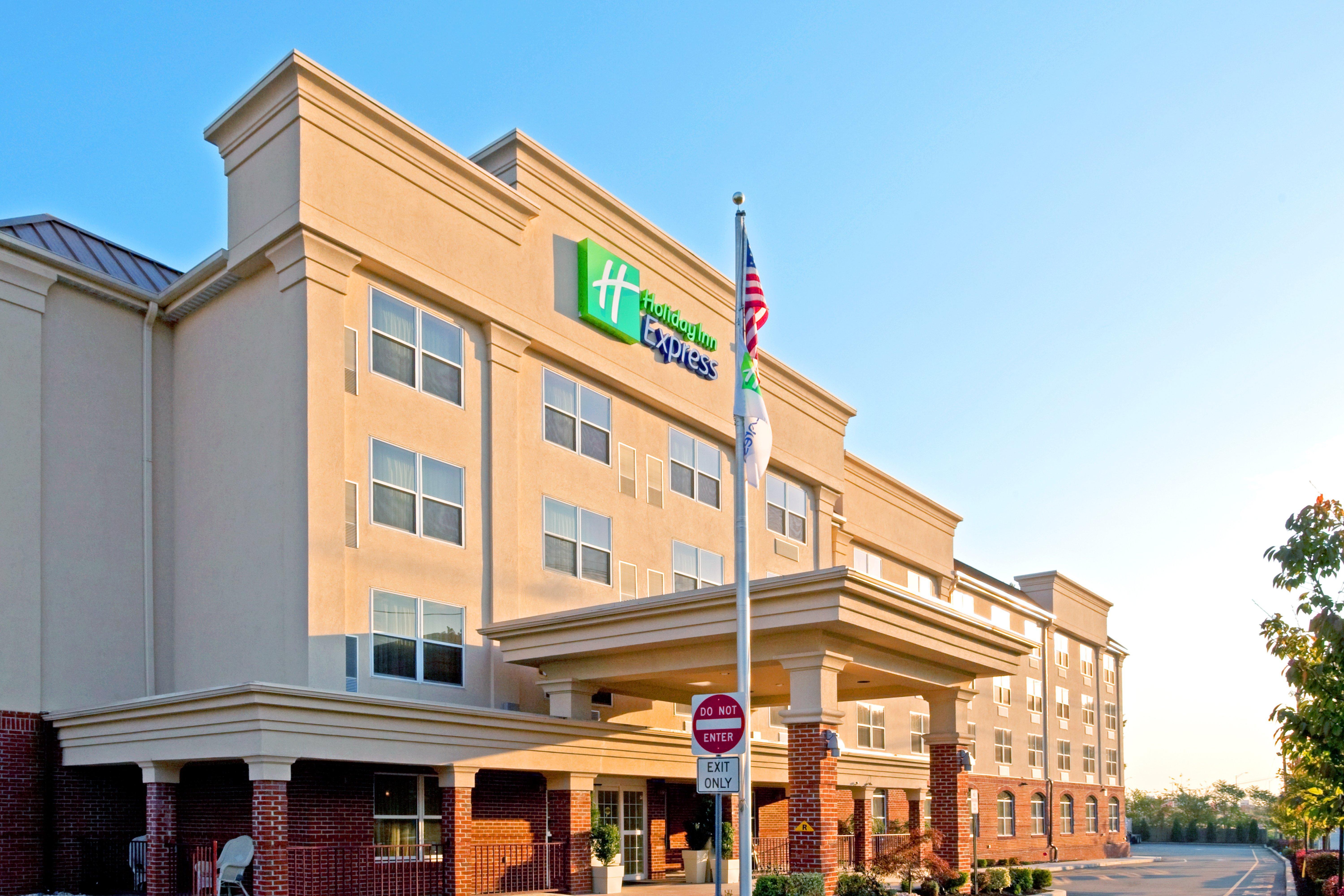 אבנל Holiday Inn Express Woodbridge By Ihg מראה חיצוני תמונה