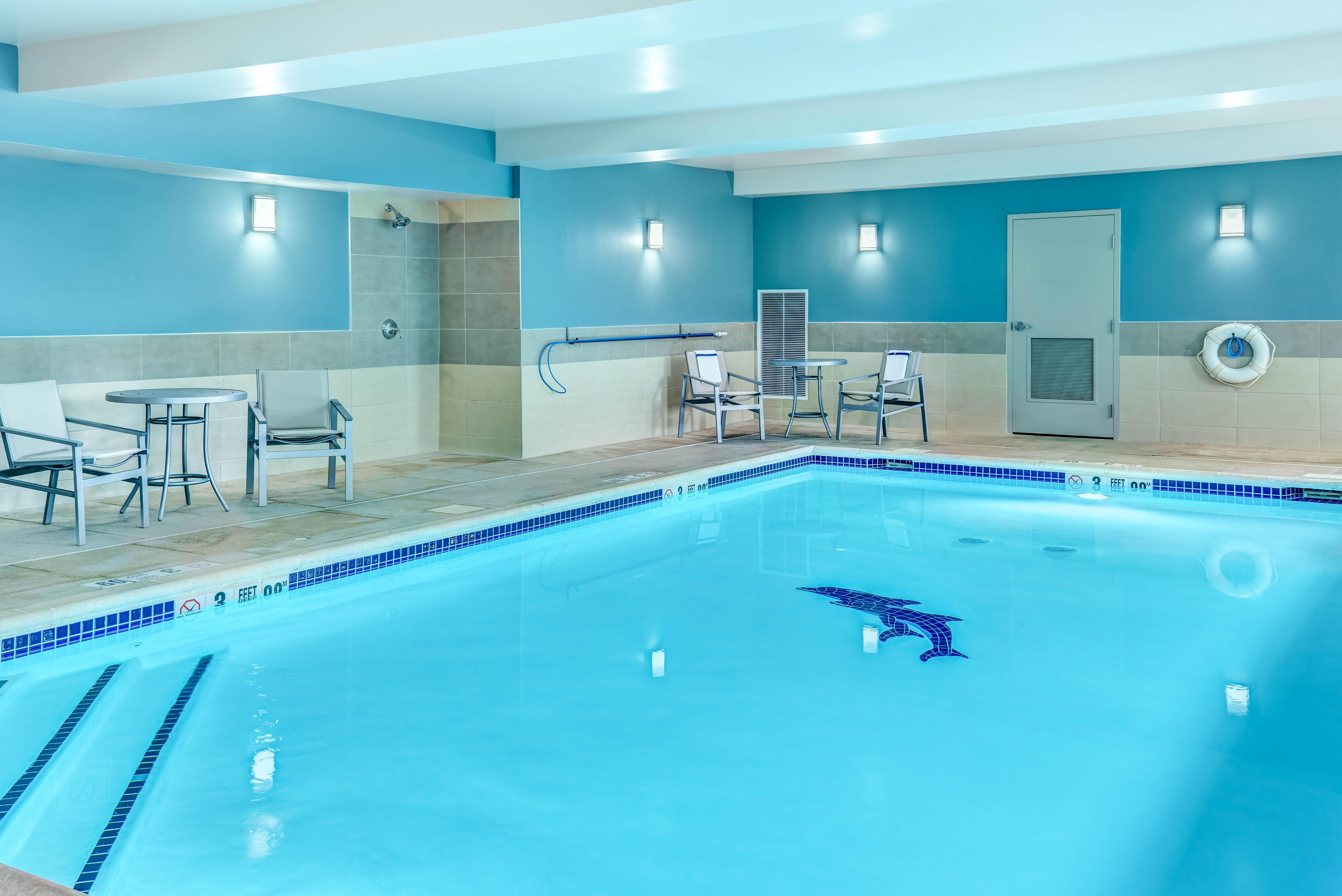 אבנל Holiday Inn Express Woodbridge By Ihg מראה חיצוני תמונה