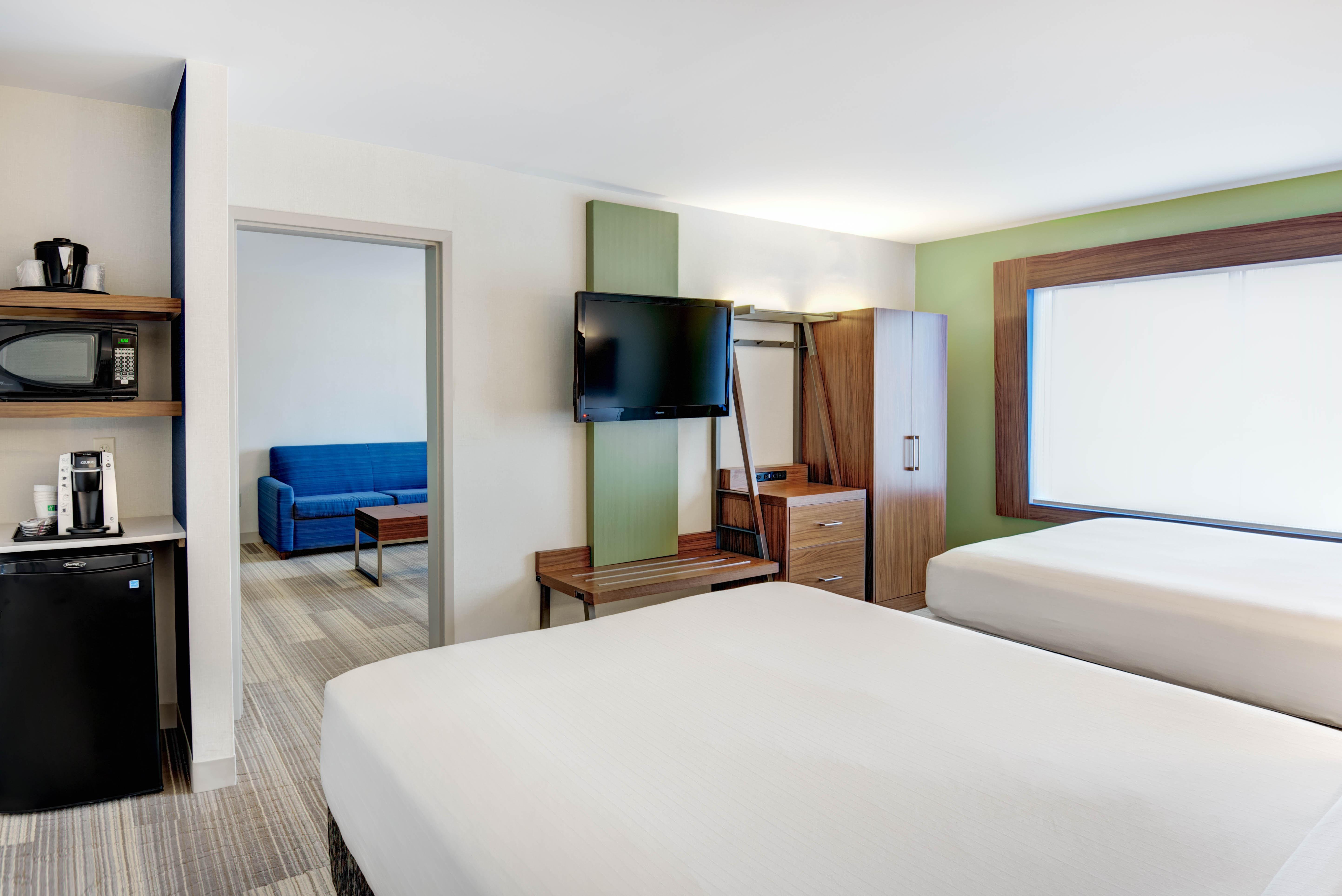 אבנל Holiday Inn Express Woodbridge By Ihg מראה חיצוני תמונה