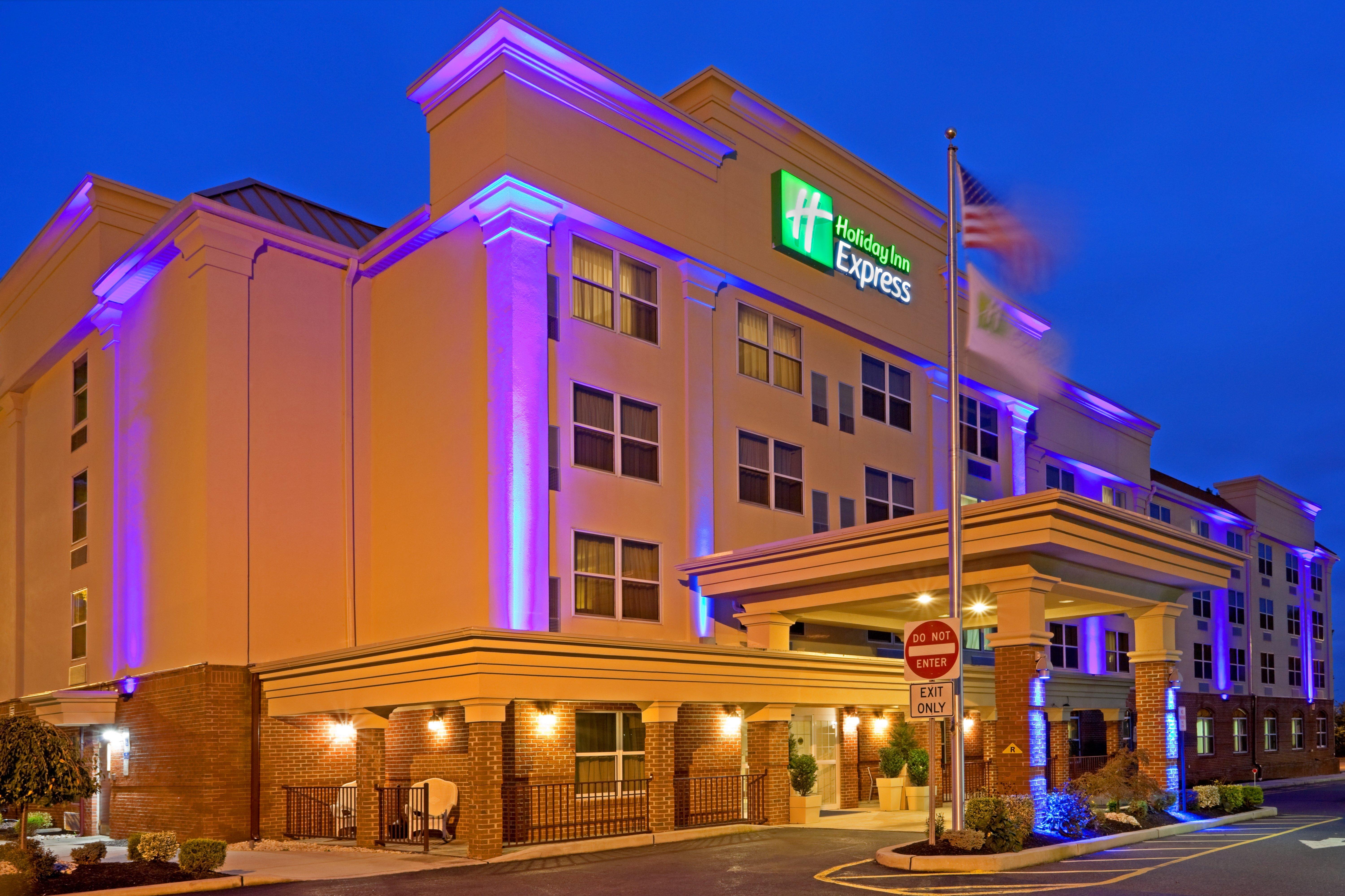 אבנל Holiday Inn Express Woodbridge By Ihg מראה חיצוני תמונה