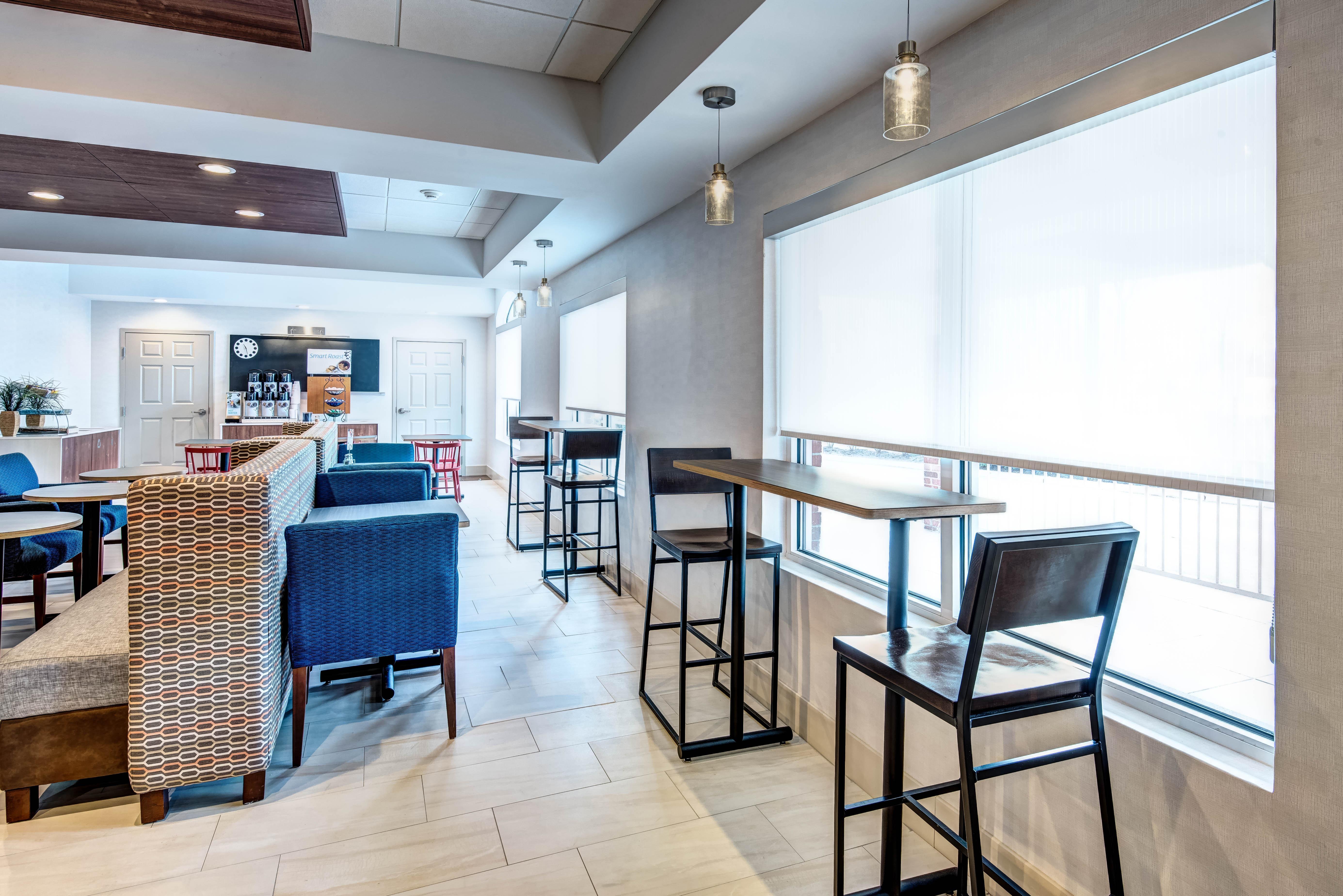 אבנל Holiday Inn Express Woodbridge By Ihg מראה חיצוני תמונה