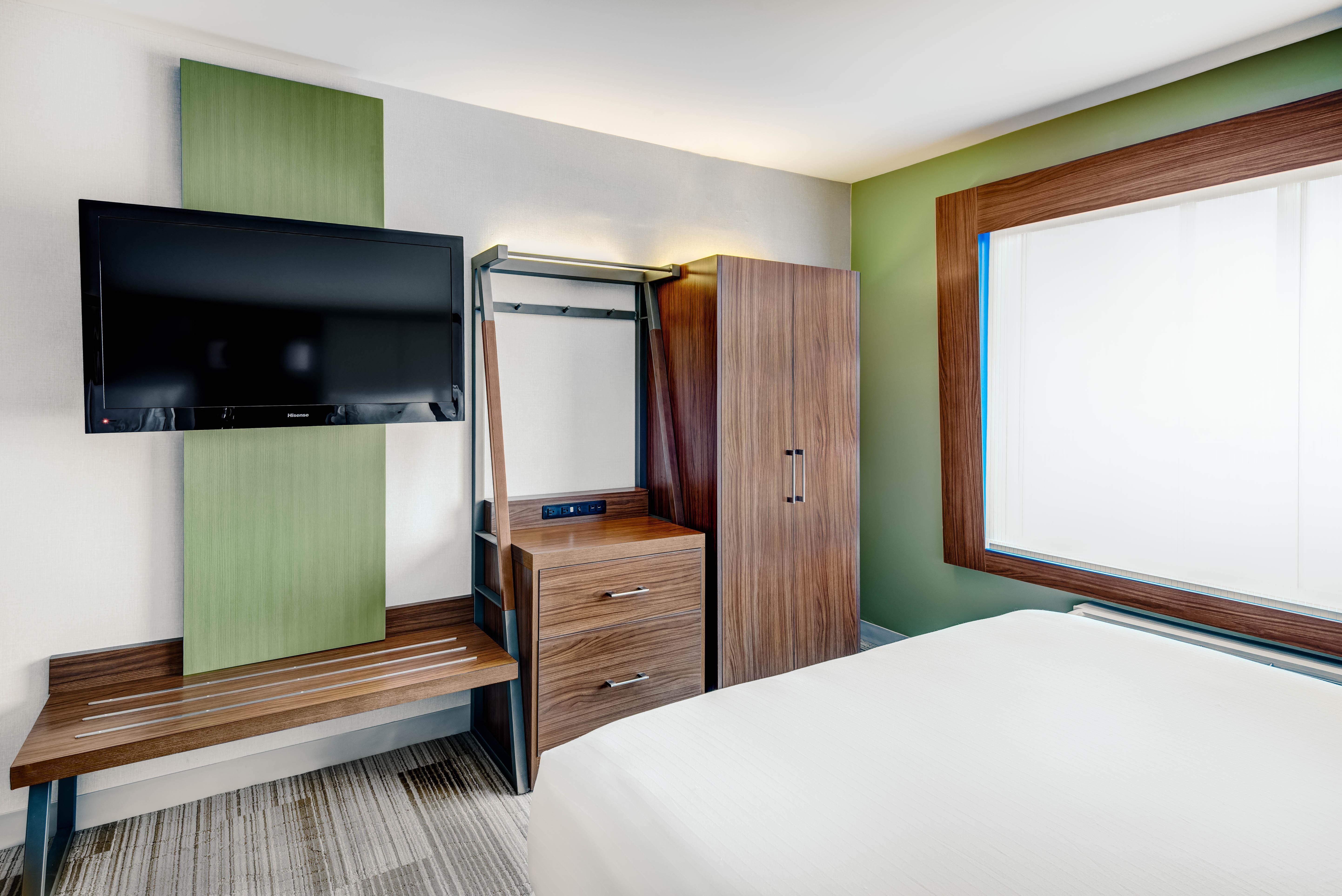אבנל Holiday Inn Express Woodbridge By Ihg מראה חיצוני תמונה