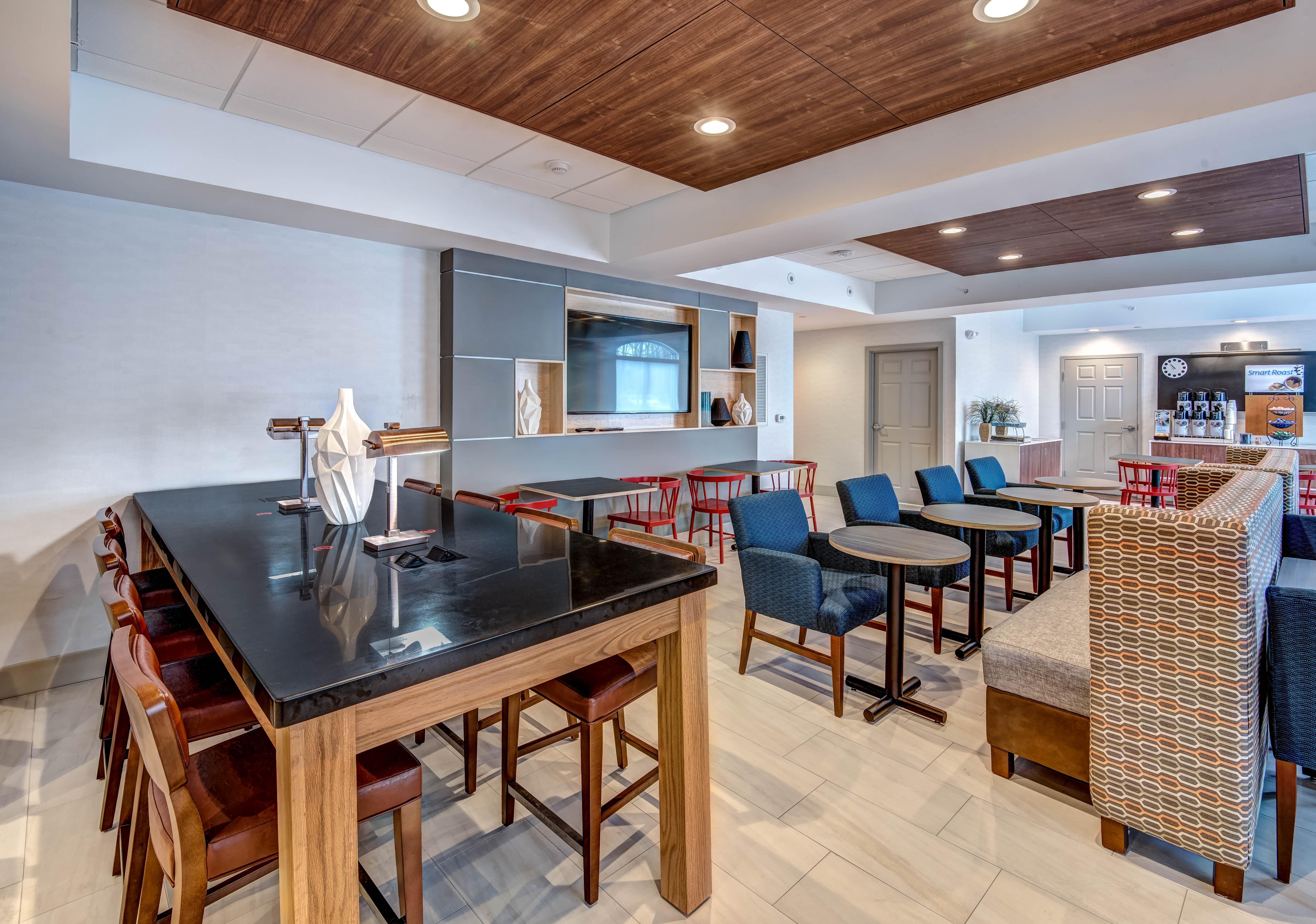אבנל Holiday Inn Express Woodbridge By Ihg מראה חיצוני תמונה