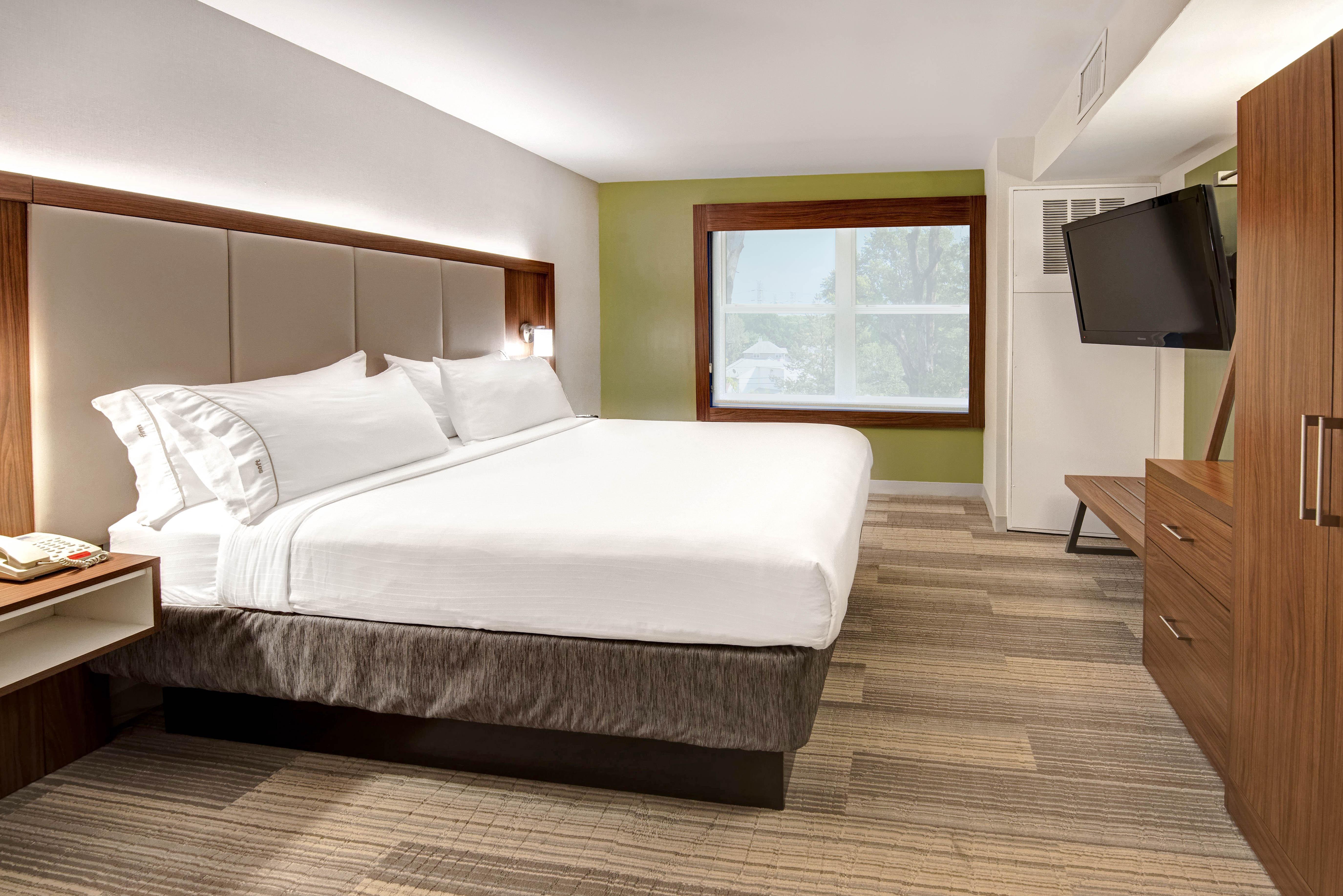 אבנל Holiday Inn Express Woodbridge By Ihg מראה חיצוני תמונה