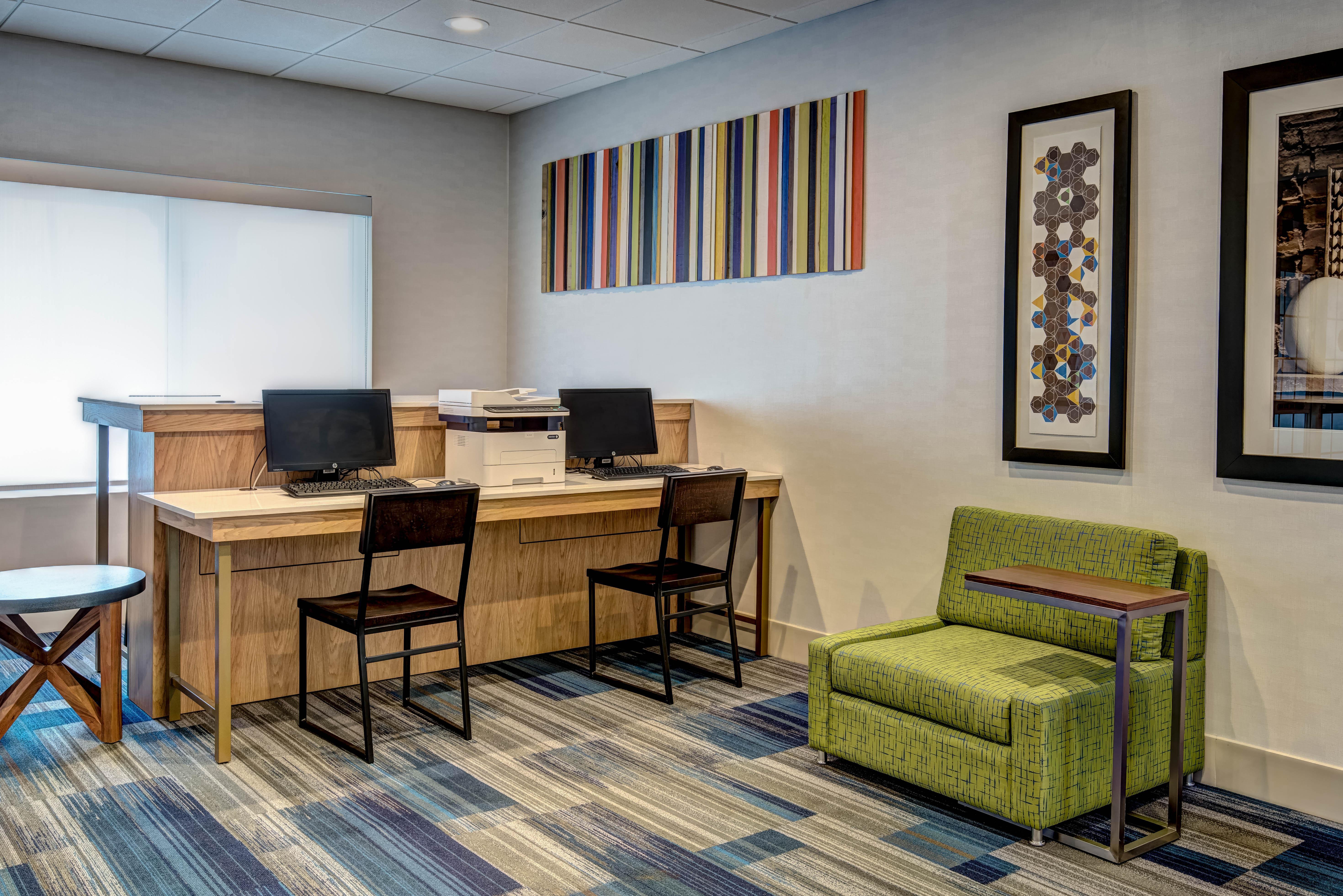 אבנל Holiday Inn Express Woodbridge By Ihg מראה חיצוני תמונה