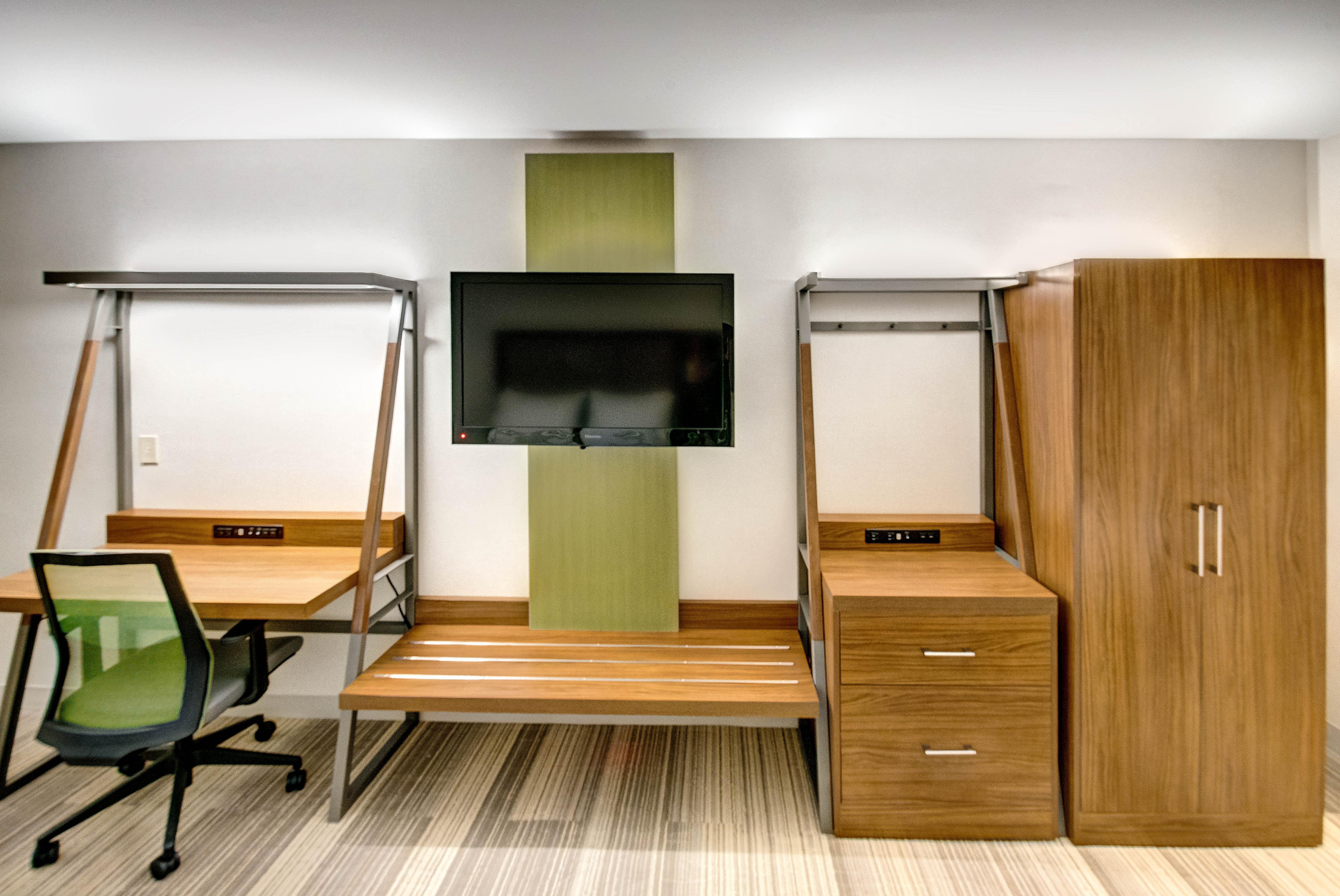 אבנל Holiday Inn Express Woodbridge By Ihg מראה חיצוני תמונה