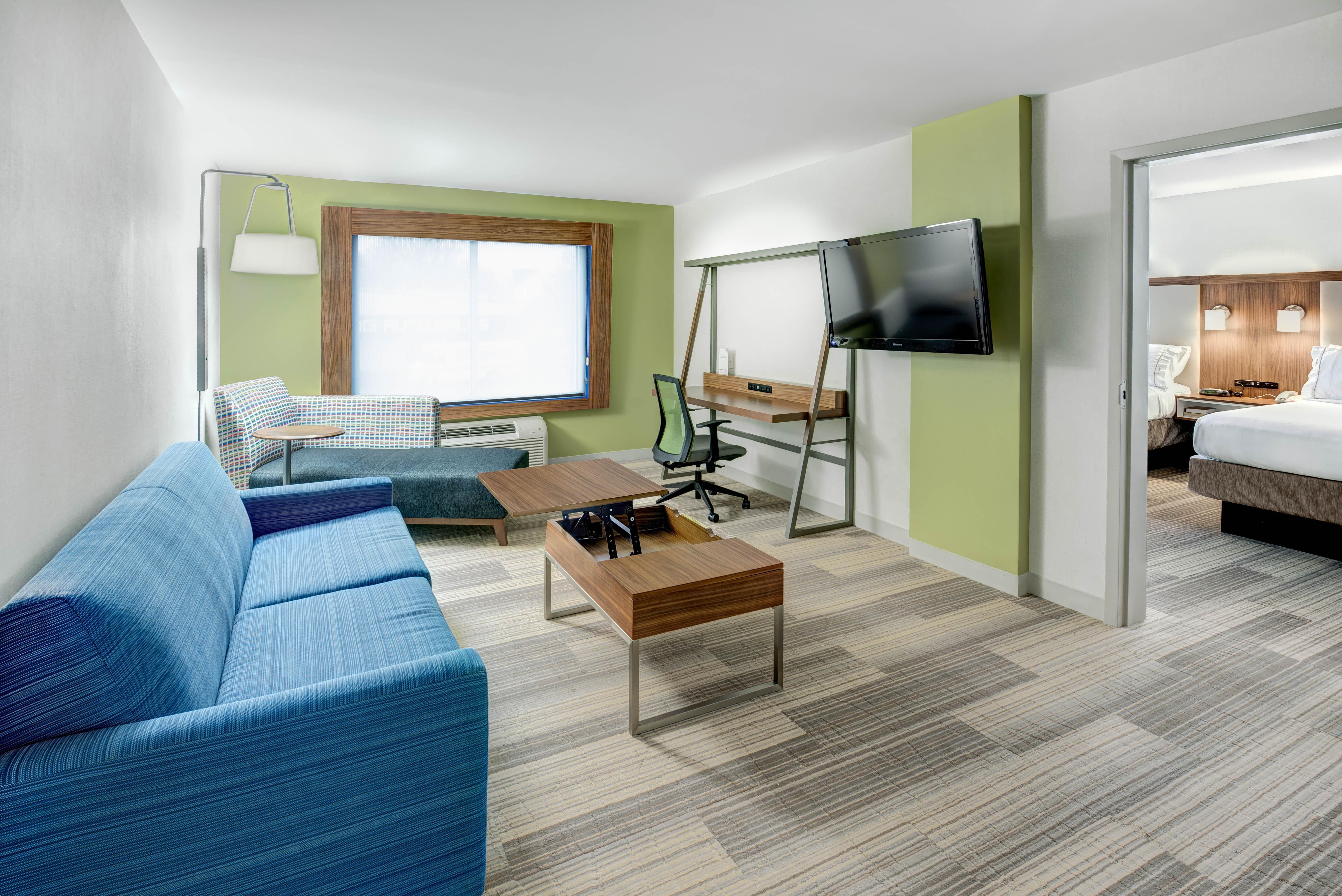 אבנל Holiday Inn Express Woodbridge By Ihg מראה חיצוני תמונה
