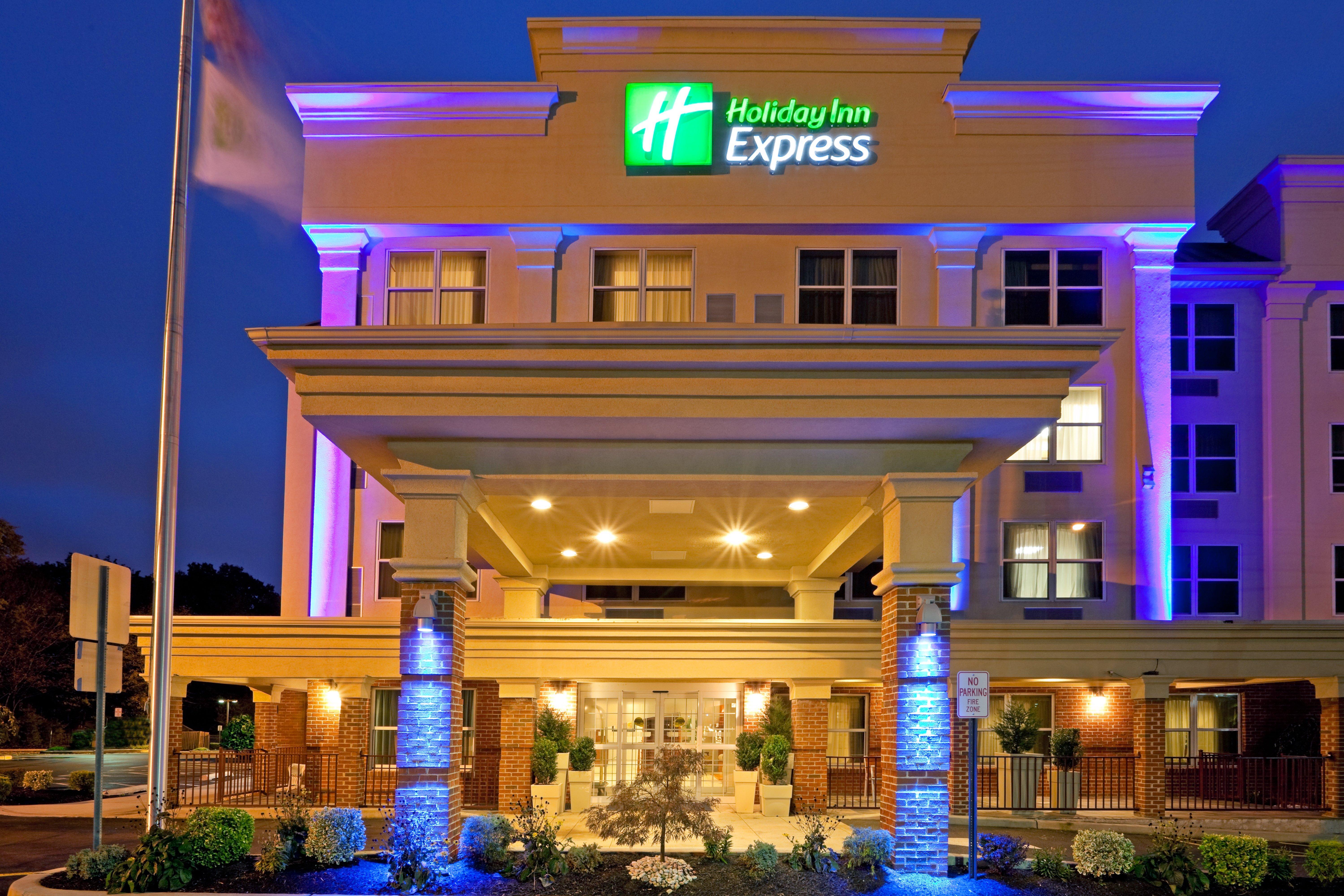 אבנל Holiday Inn Express Woodbridge By Ihg מראה חיצוני תמונה