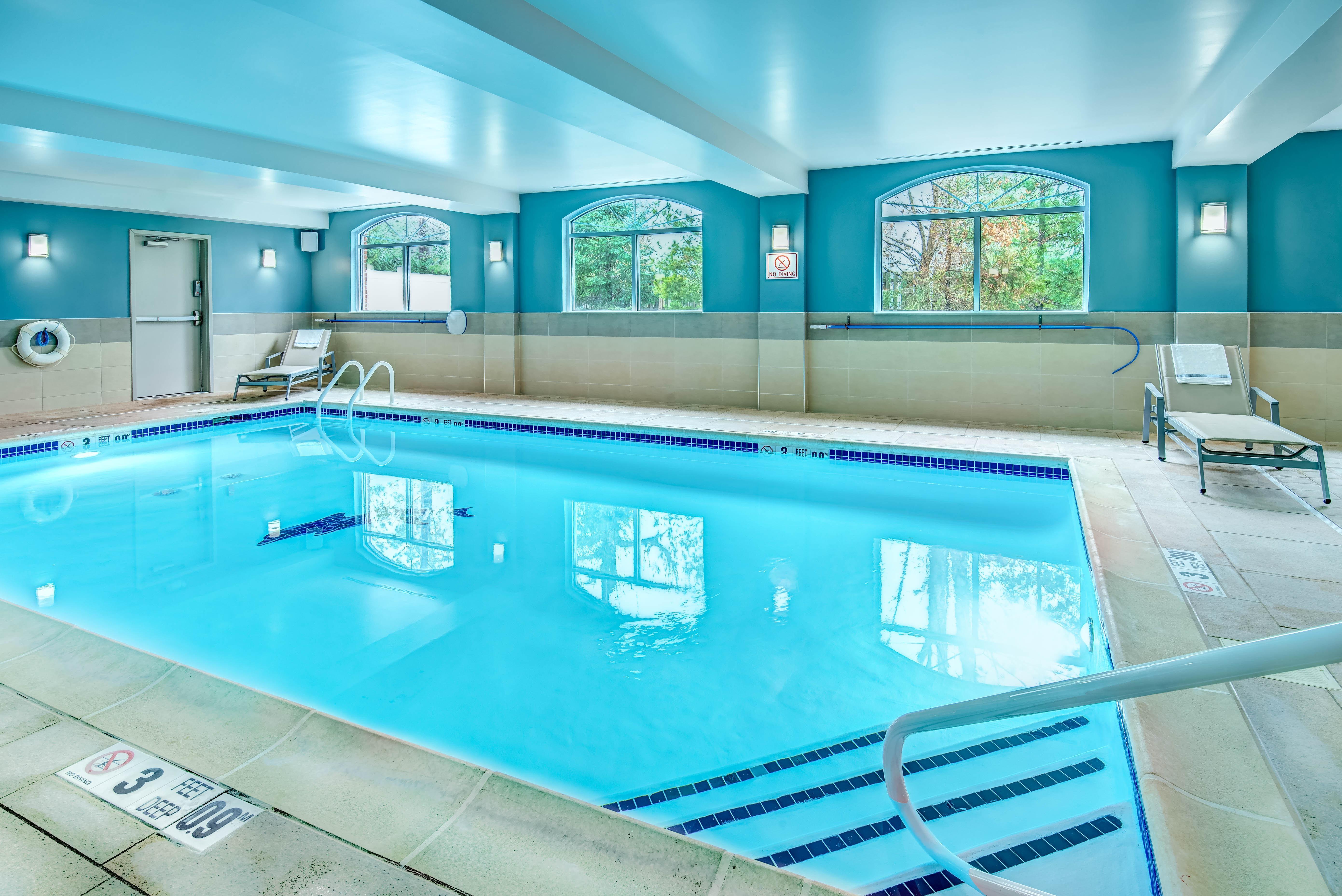 אבנל Holiday Inn Express Woodbridge By Ihg מראה חיצוני תמונה