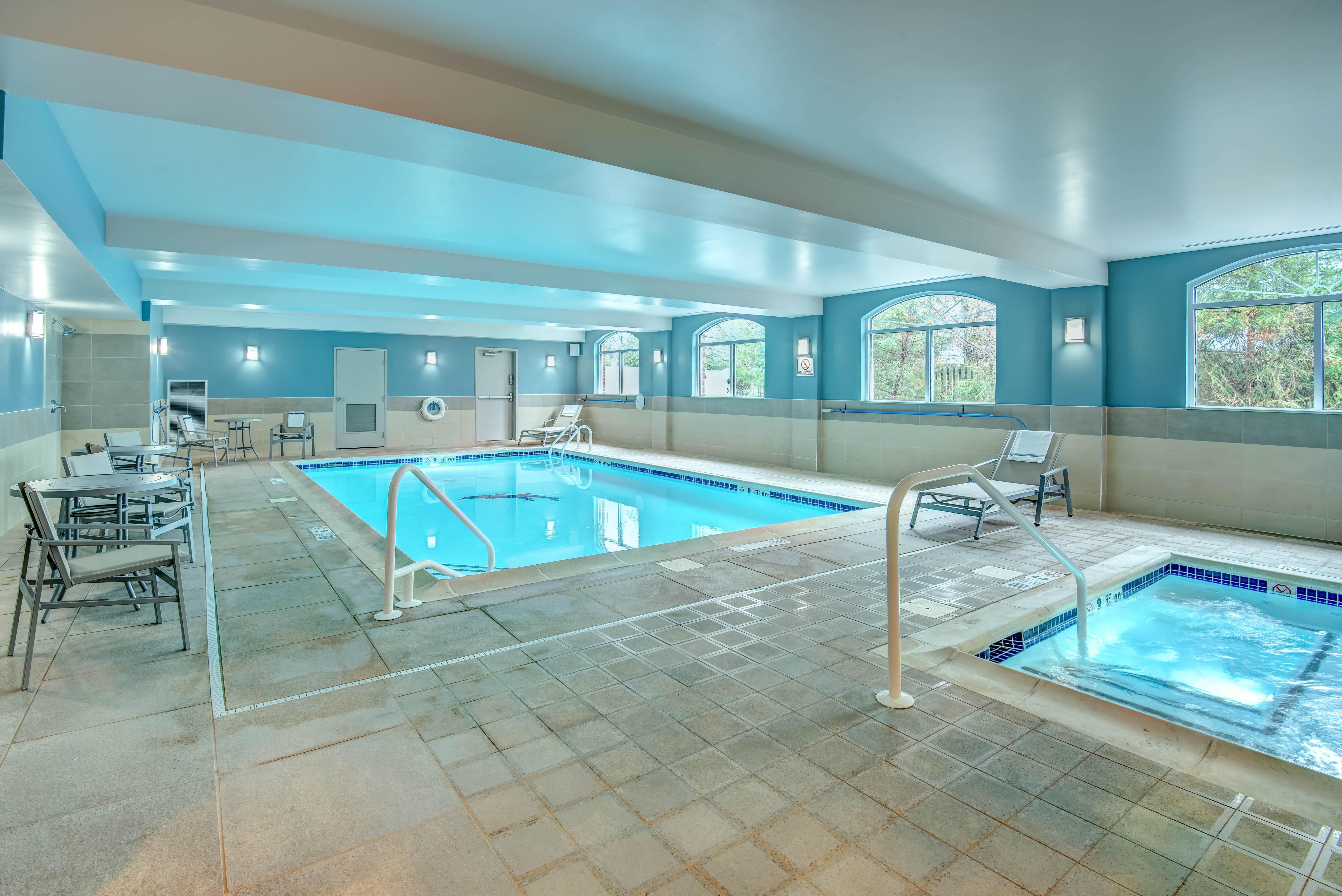 אבנל Holiday Inn Express Woodbridge By Ihg מראה חיצוני תמונה