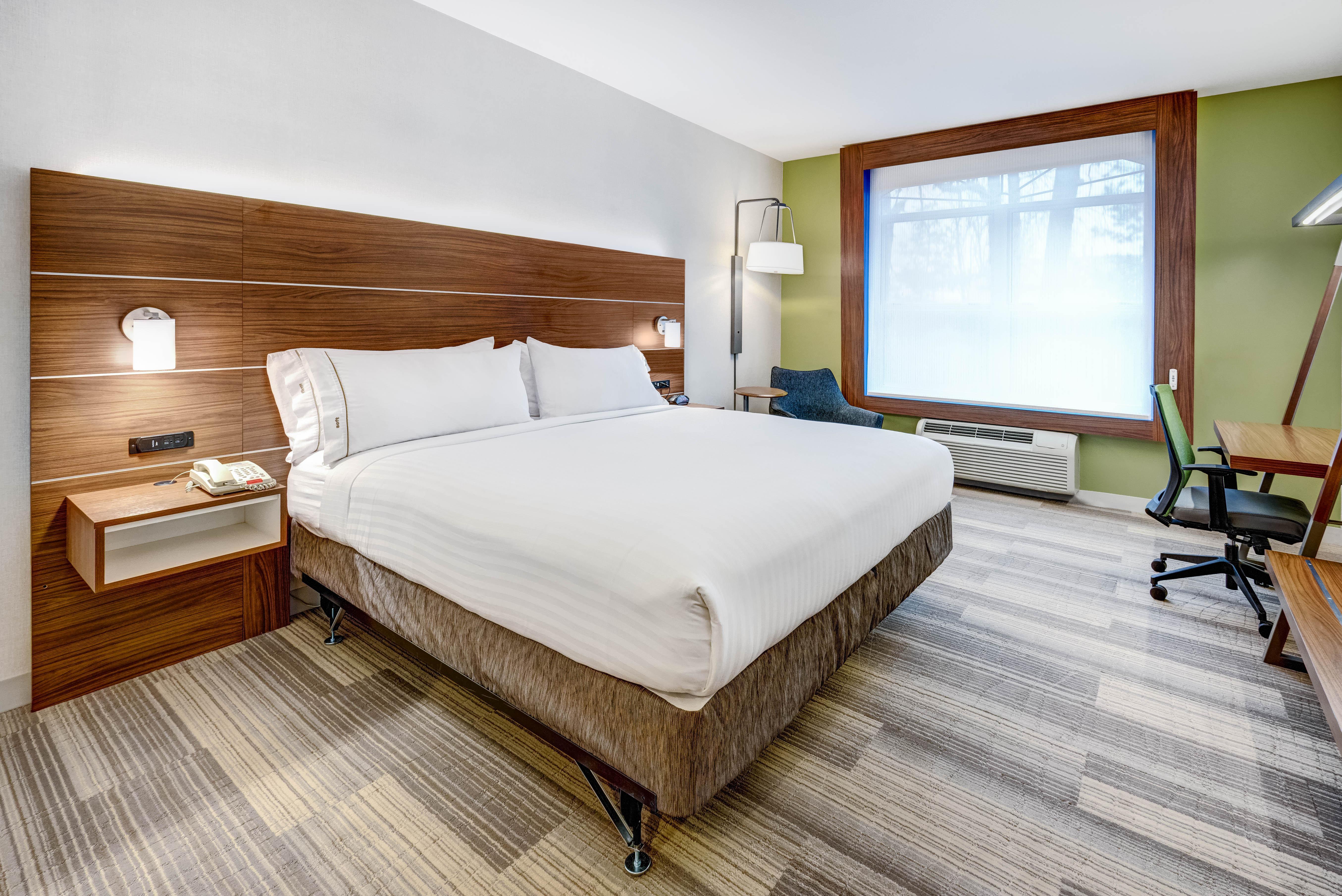 אבנל Holiday Inn Express Woodbridge By Ihg מראה חיצוני תמונה