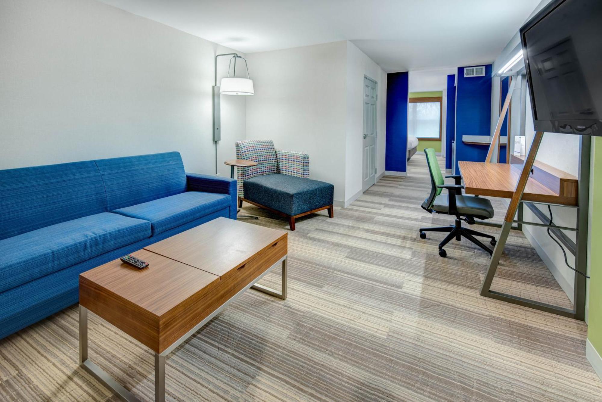 אבנל Holiday Inn Express Woodbridge By Ihg מראה חיצוני תמונה