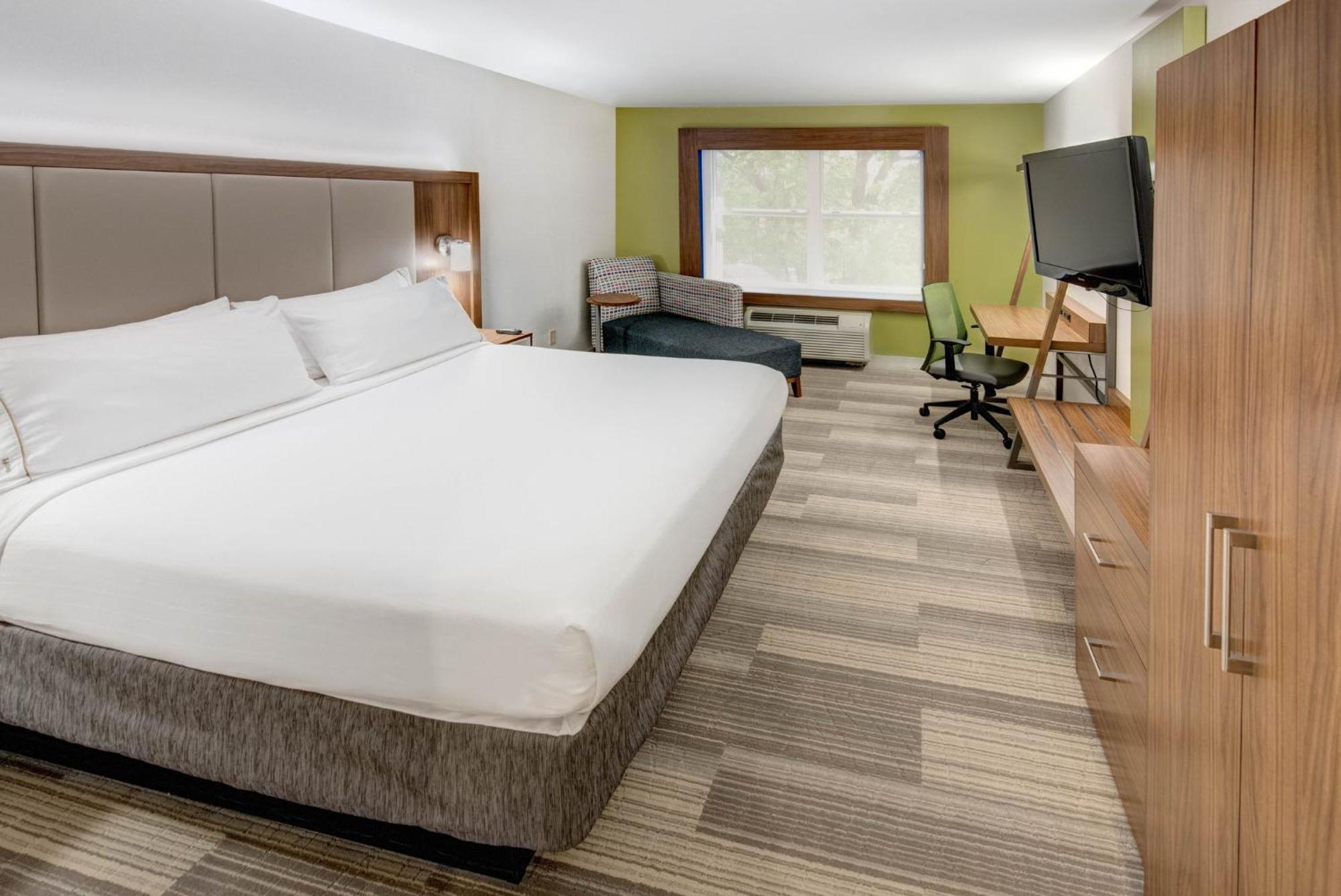 אבנל Holiday Inn Express Woodbridge By Ihg מראה חיצוני תמונה