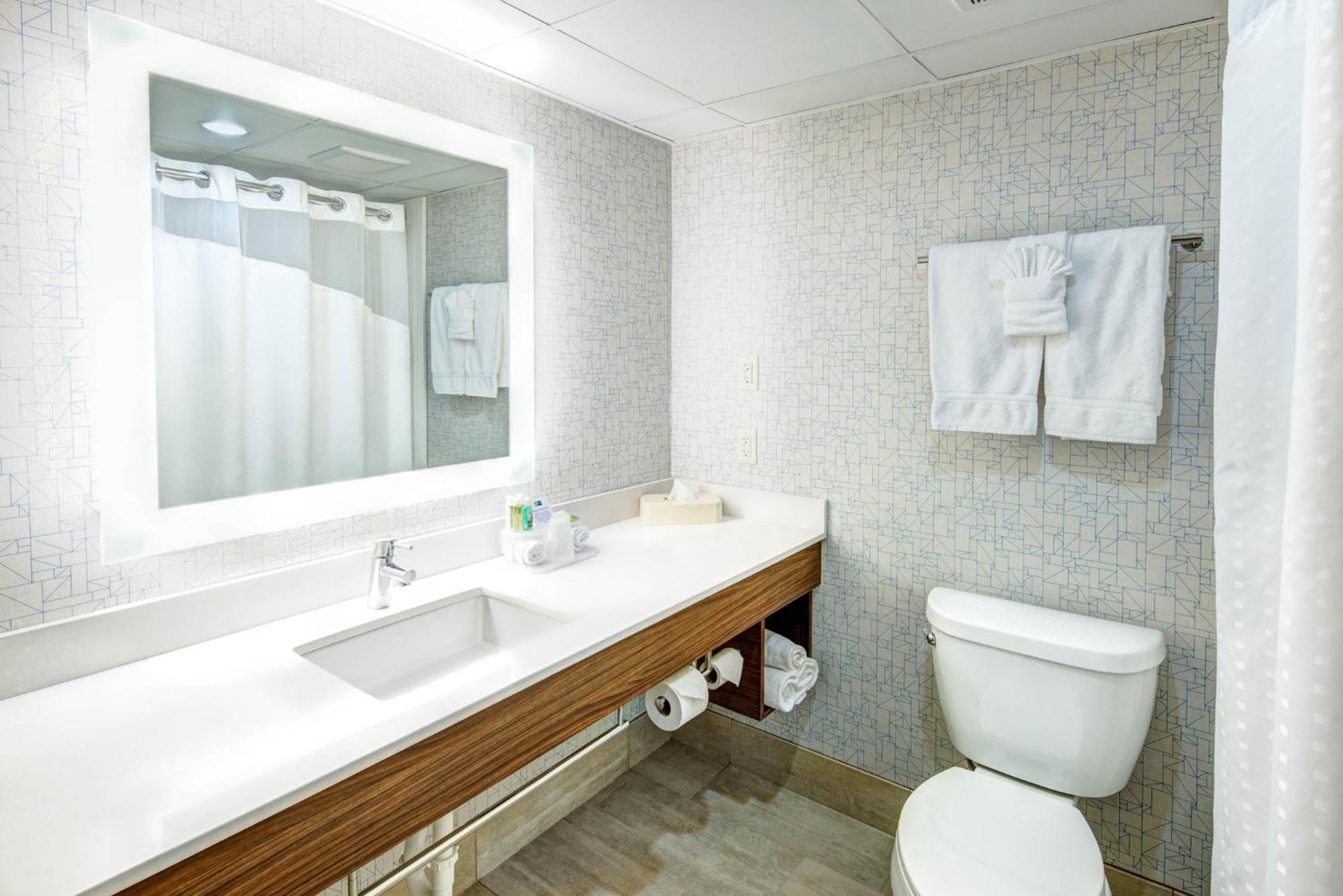 אבנל Holiday Inn Express Woodbridge By Ihg מראה חיצוני תמונה