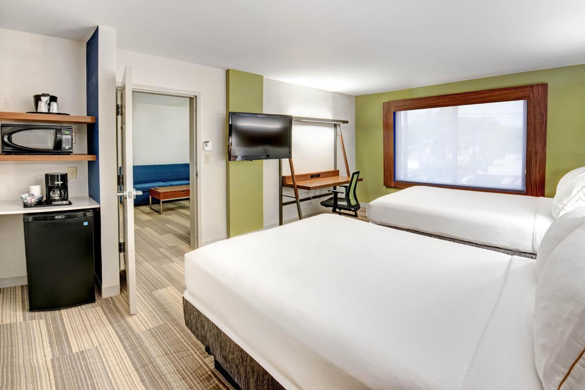 אבנל Holiday Inn Express Woodbridge By Ihg מראה חיצוני תמונה