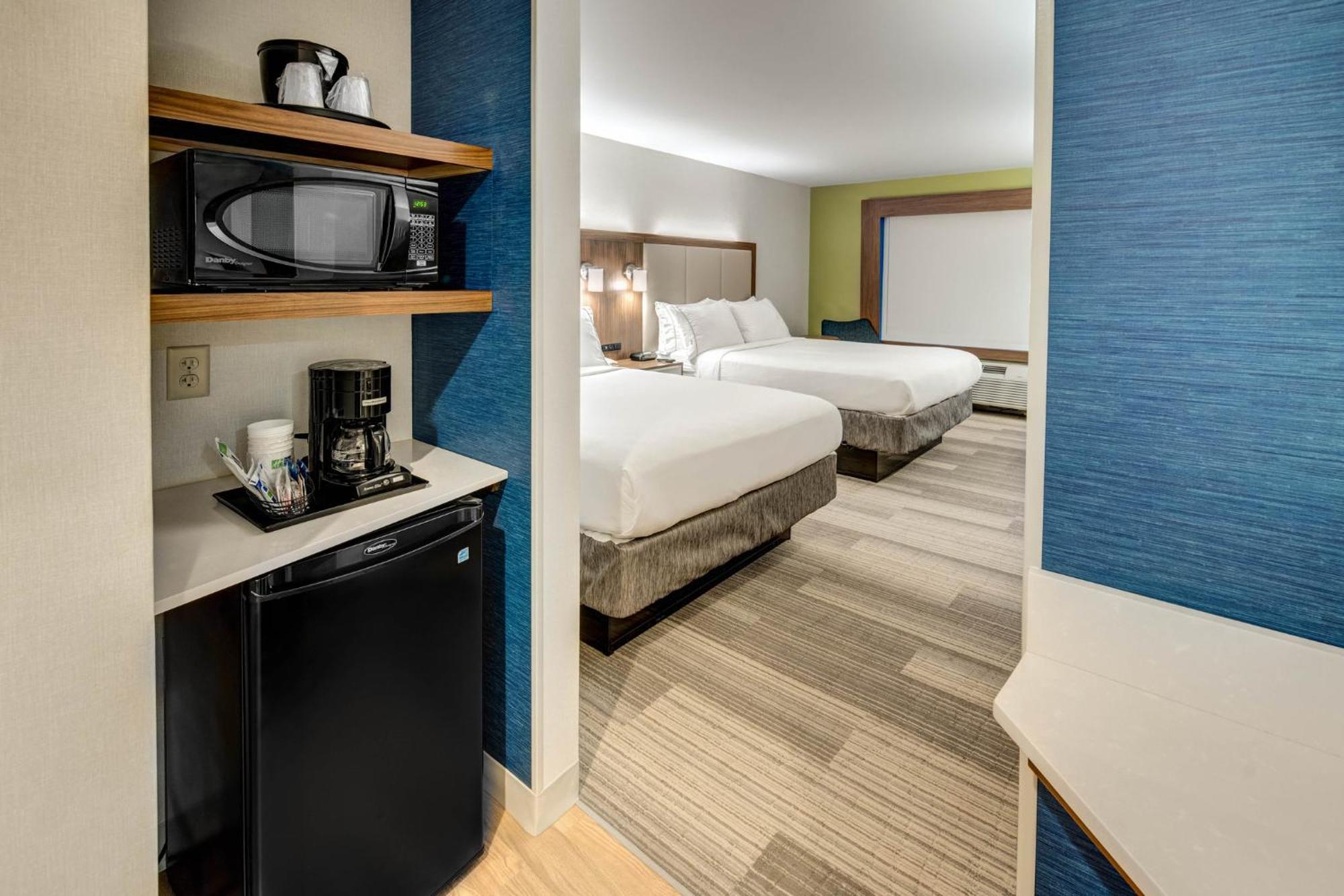 אבנל Holiday Inn Express Woodbridge By Ihg מראה חיצוני תמונה