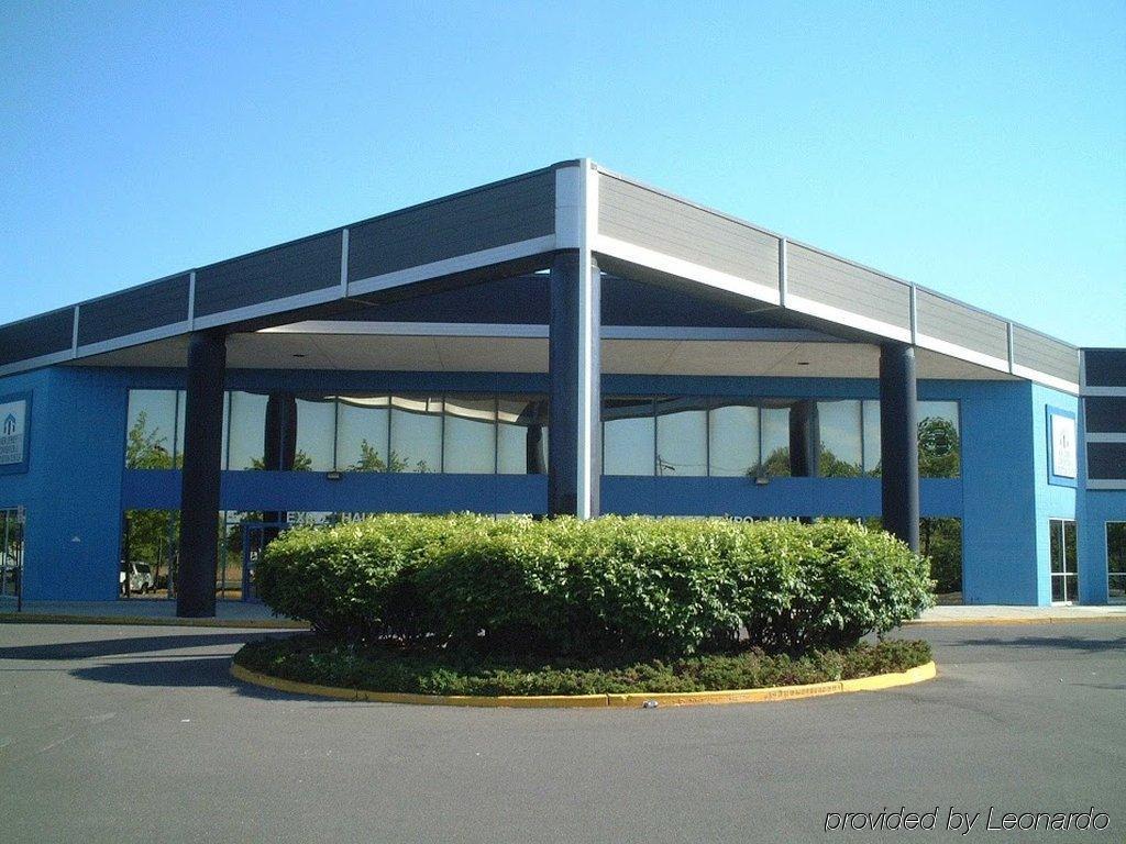 אבנל Holiday Inn Express Woodbridge By Ihg מראה חיצוני תמונה
