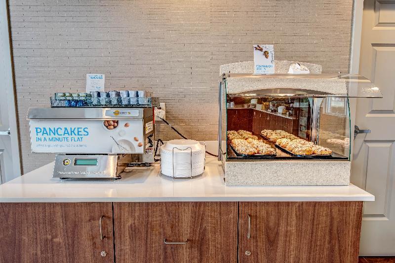 אבנל Holiday Inn Express Woodbridge By Ihg מראה חיצוני תמונה
